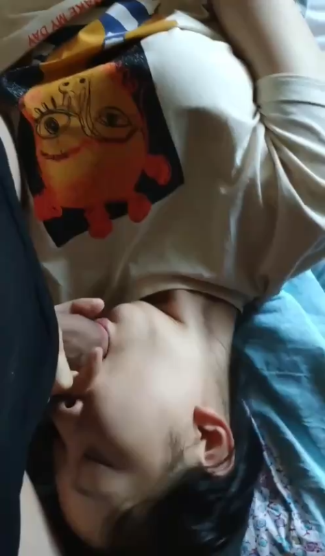 [sex vn] Em gái bú cu xinh xắn